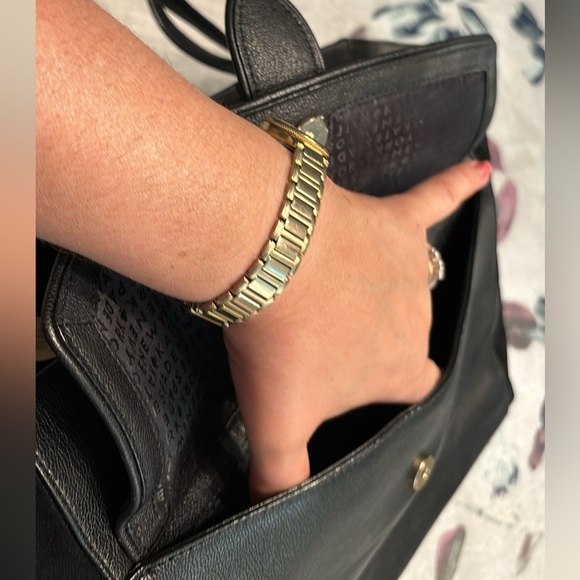 Kate spade ♠️ tote 👜 bag has on left handed a little bit ripped - Picture 12 of 17